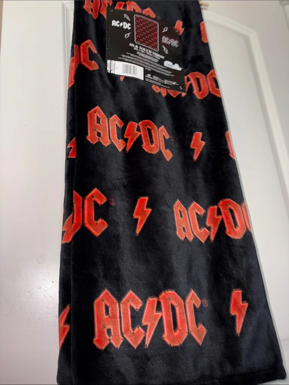 AC/DC Black and Red Plush Throw Blanket NWT TAG 🏷️